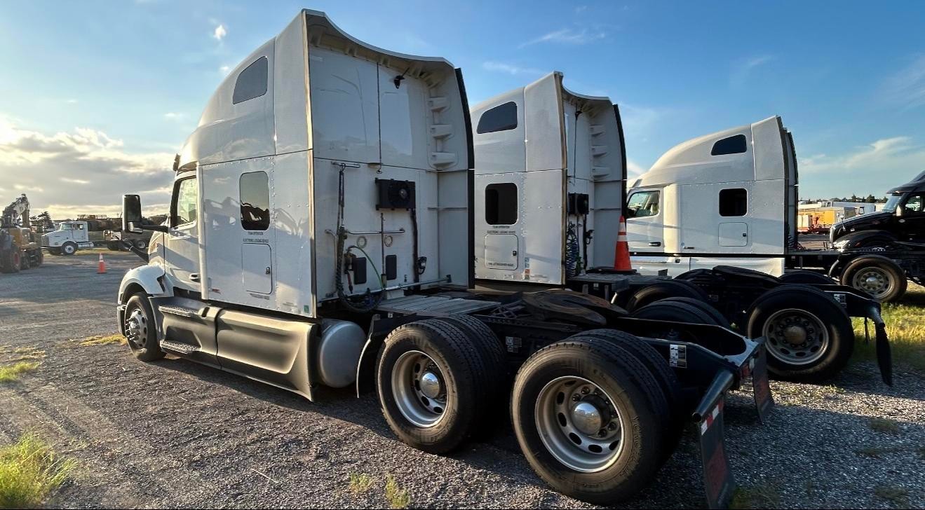 2023 PETERBILT 579 MO11161 - Image 3