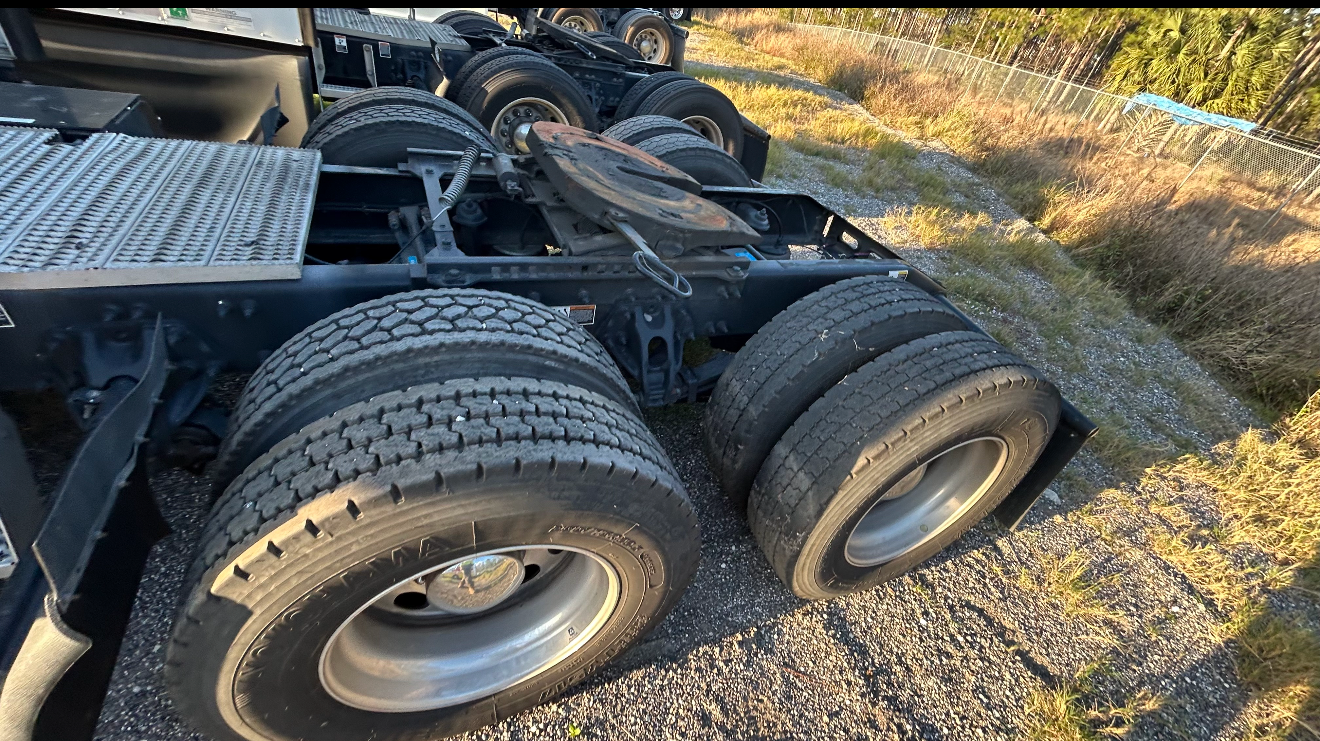 2023 PETERBILT 579 MO11161 - Image 5