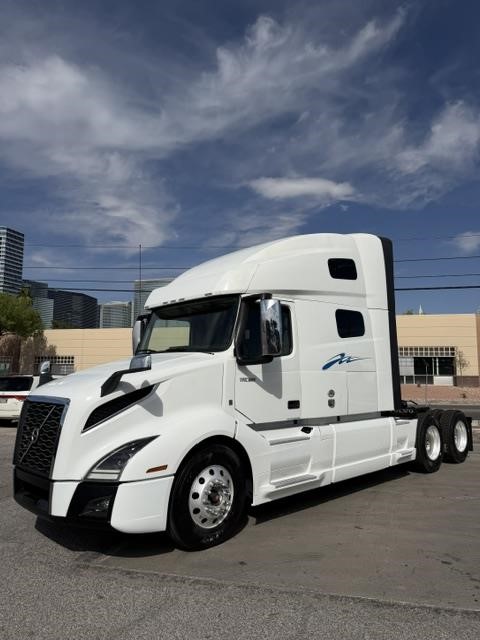 2022 VOLVO VNL64T760 312925