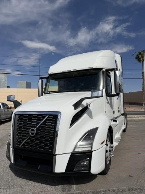 2022 VOLVO VNL64T760 312925 - Image 4