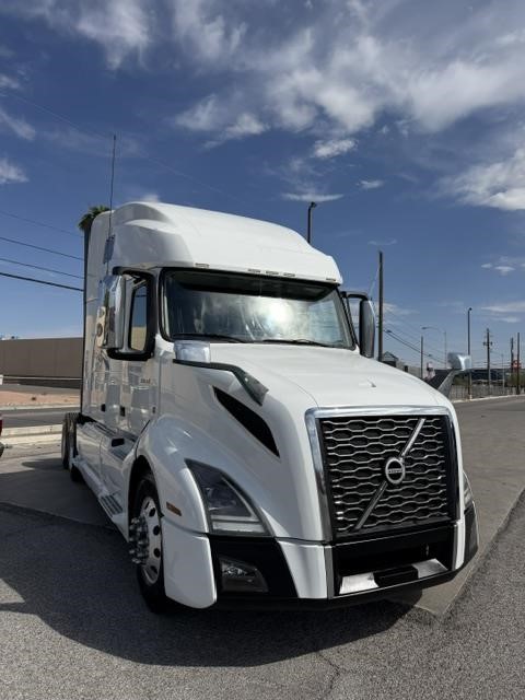 2022 VOLVO VNL64T760 312925 - Image 5