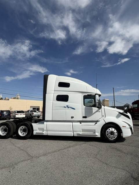 2022 VOLVO VNL64T760 312925 - Image 8