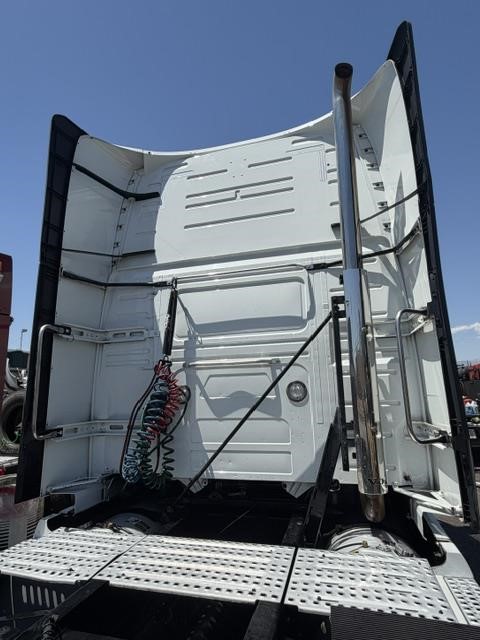 2022 VOLVO VNL64T760 312925 - Image 10