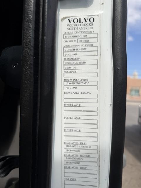 2022 VOLVO VNL64T760 312925 - Image 11