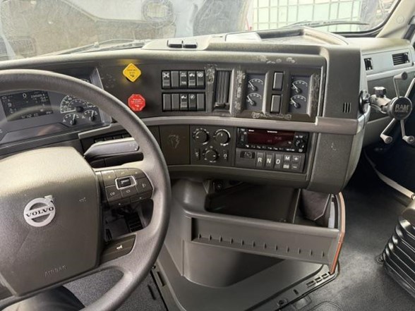 2022 VOLVO VNL64T760 312925 - Image 14