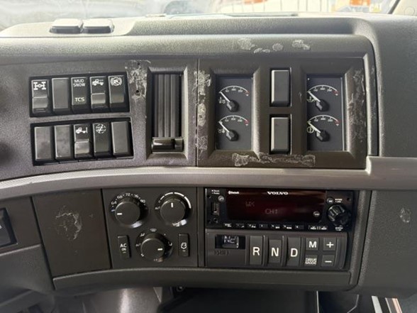 2022 VOLVO VNL64T760 312925 - Image 15