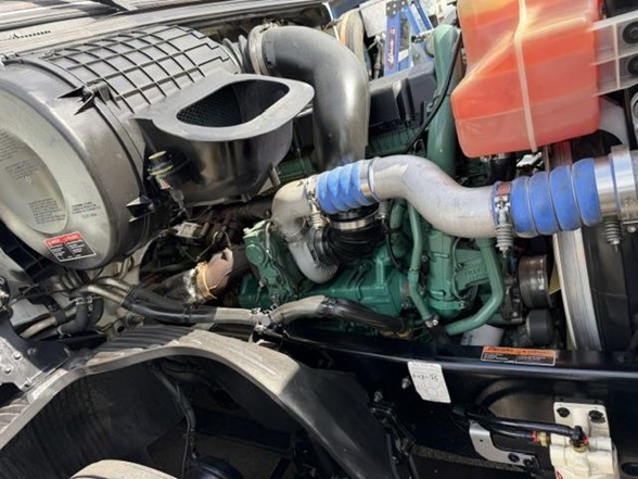 2022 VOLVO VNL64T760 312925 - Image 19