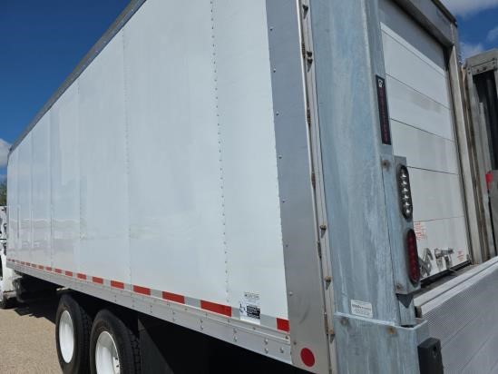 2022 FREIGHTLINER BUSINESS CLASS M2 106 STK REEFER - Image 4