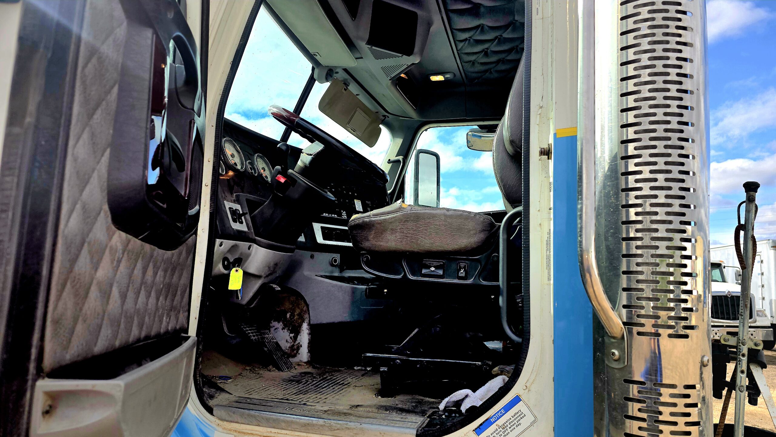 2019 FREIGHTLINER 122SD WS11265 - Image 15