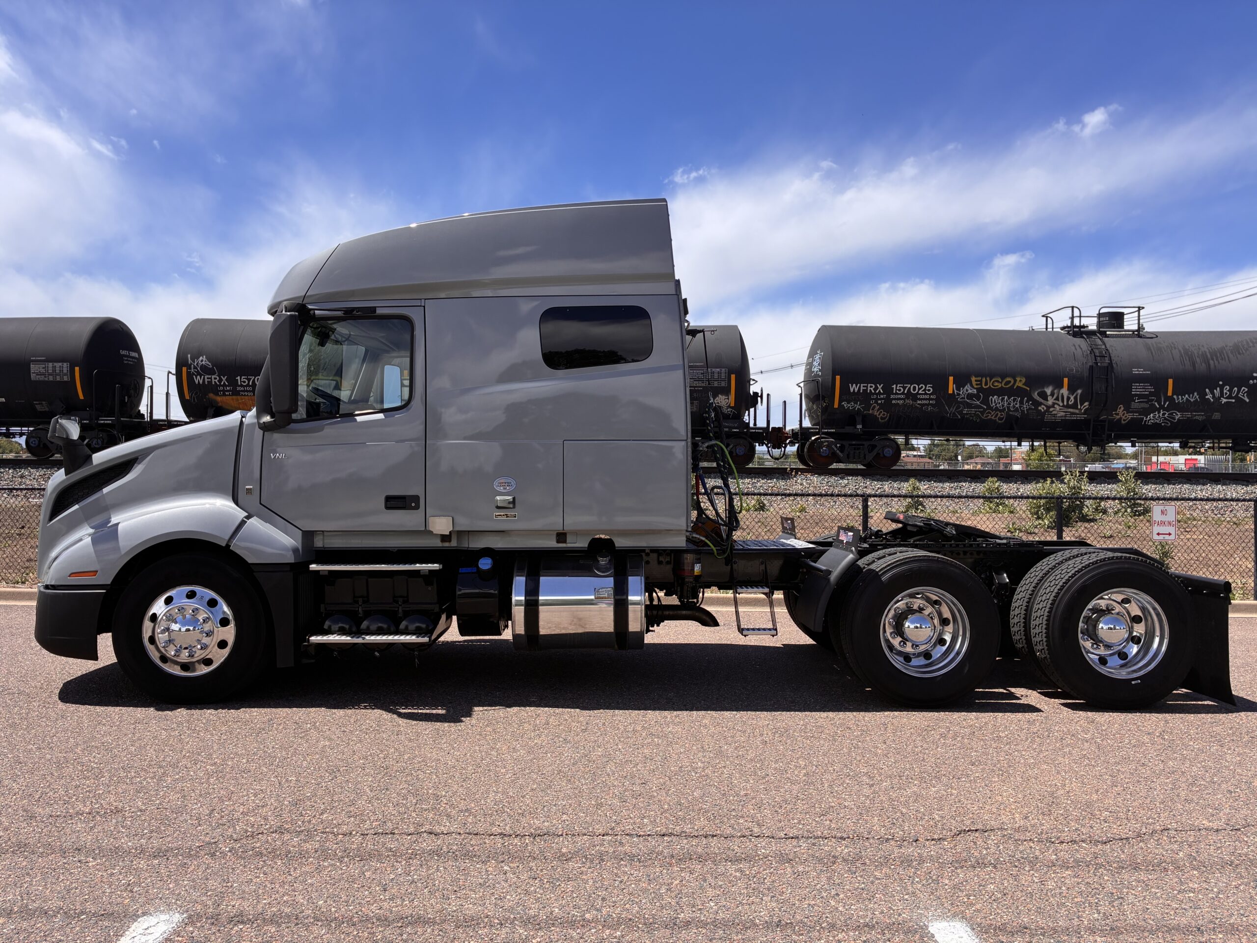 2022 VOLVO VNL64T740 WS11181 - Image 5