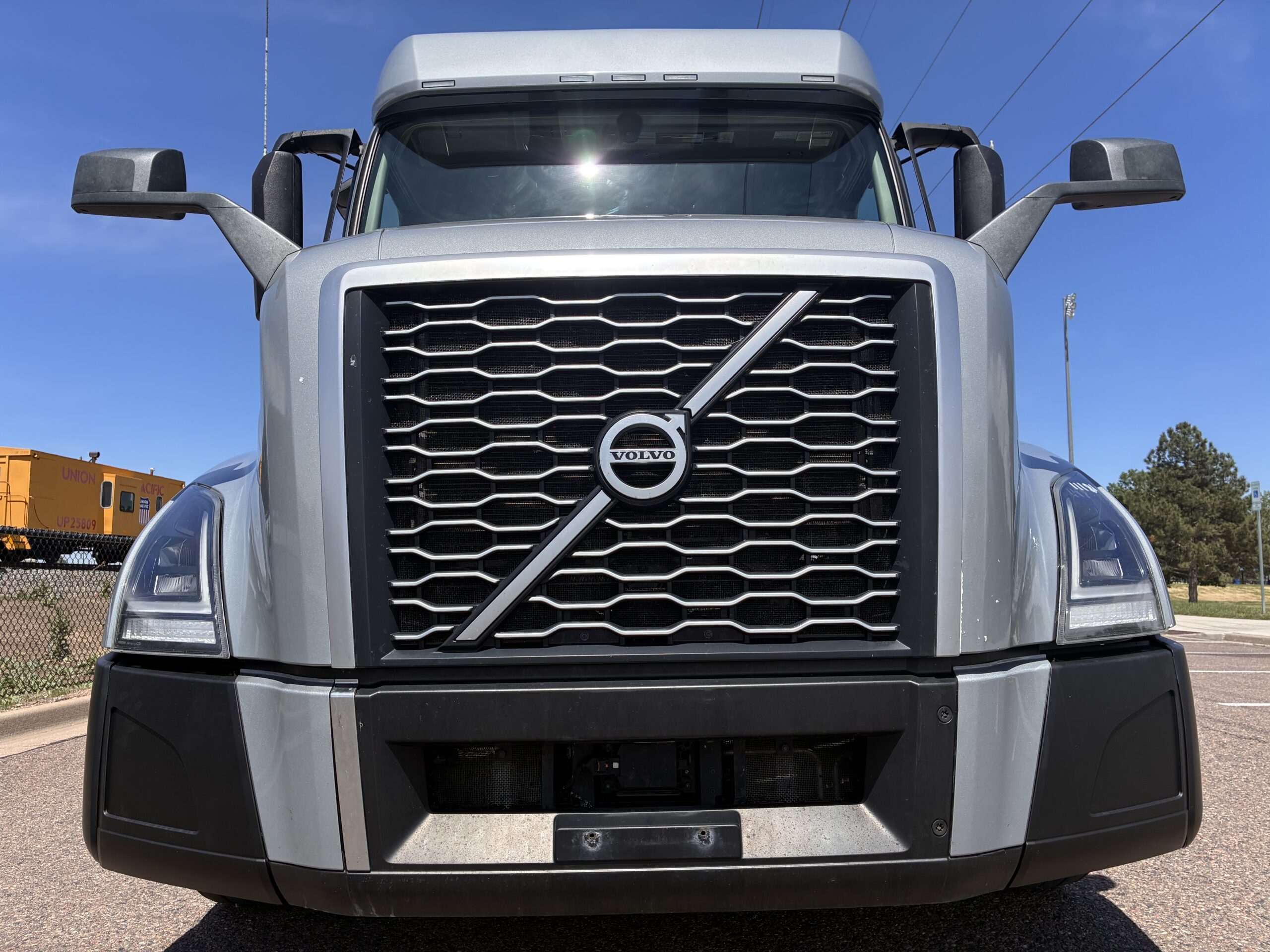 2022 VOLVO VNL64T740 WS11181 - Image 3