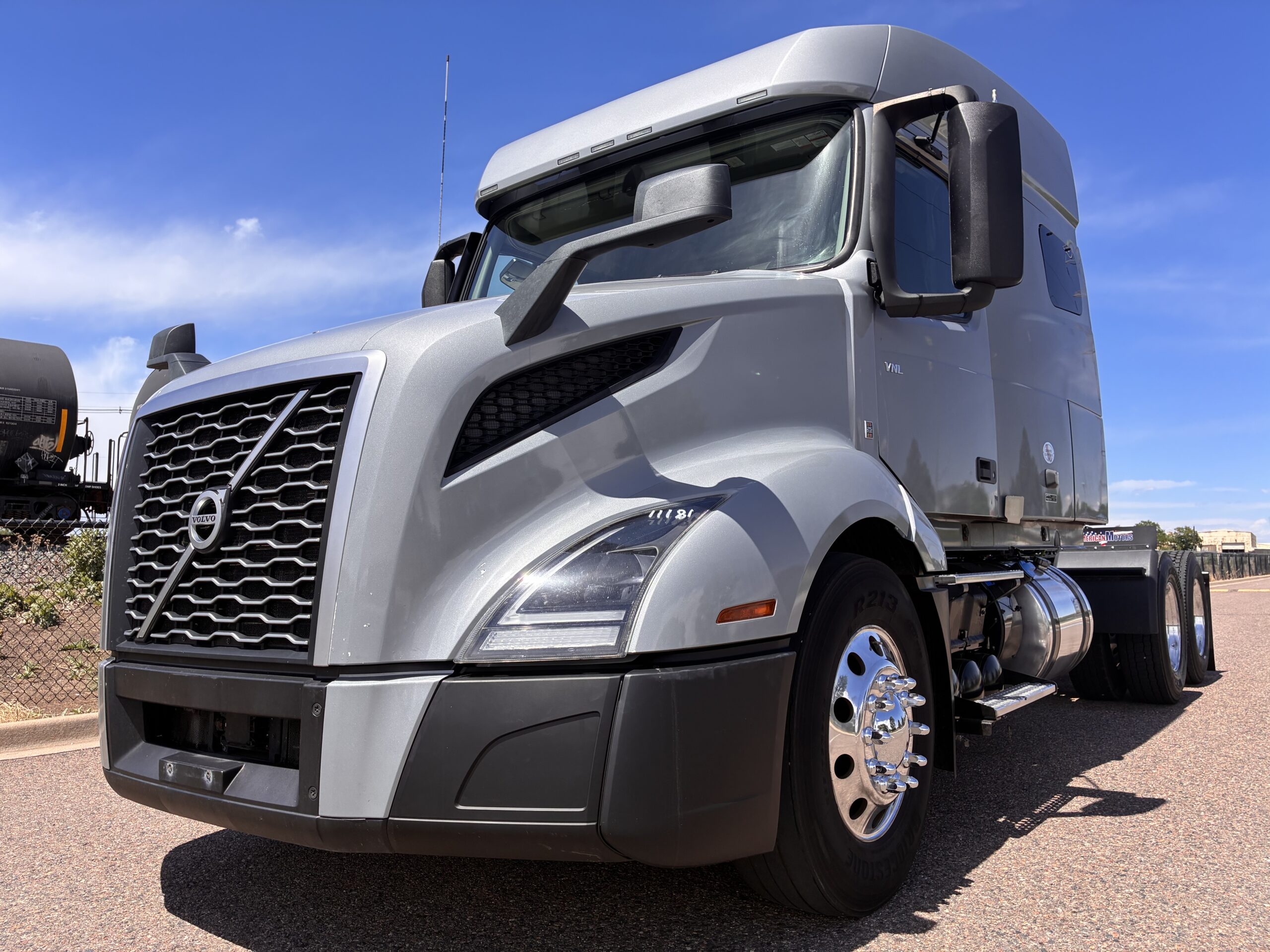 2022 VOLVO VNL64T740 WS11181 - Image 4