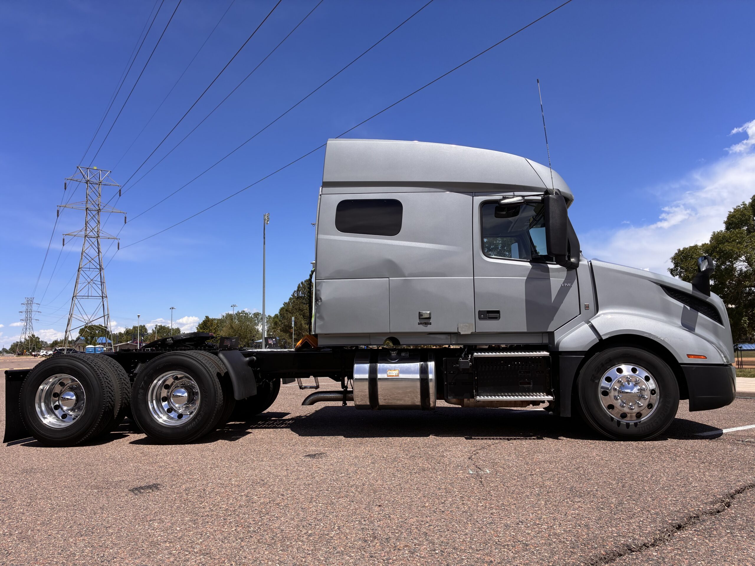 2022 VOLVO VNL64T740 WS11181 - Image 6