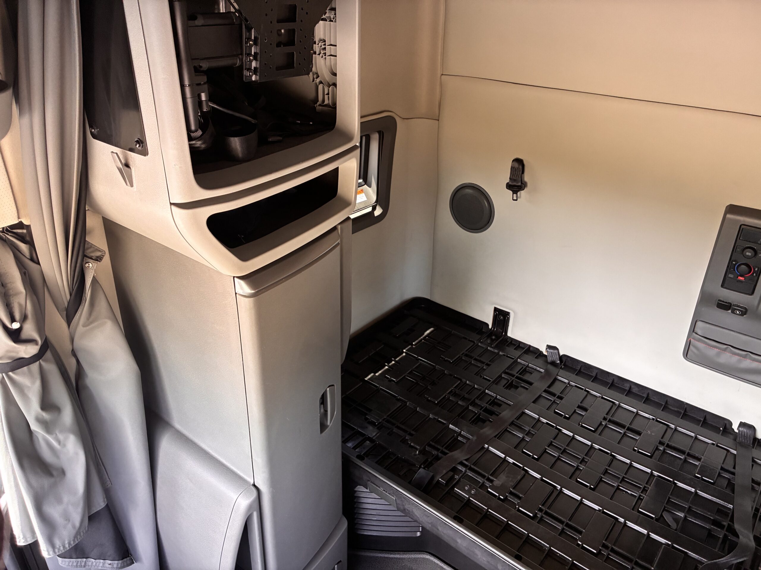 2022 VOLVO VNL64T740 WS11181 - Image 13