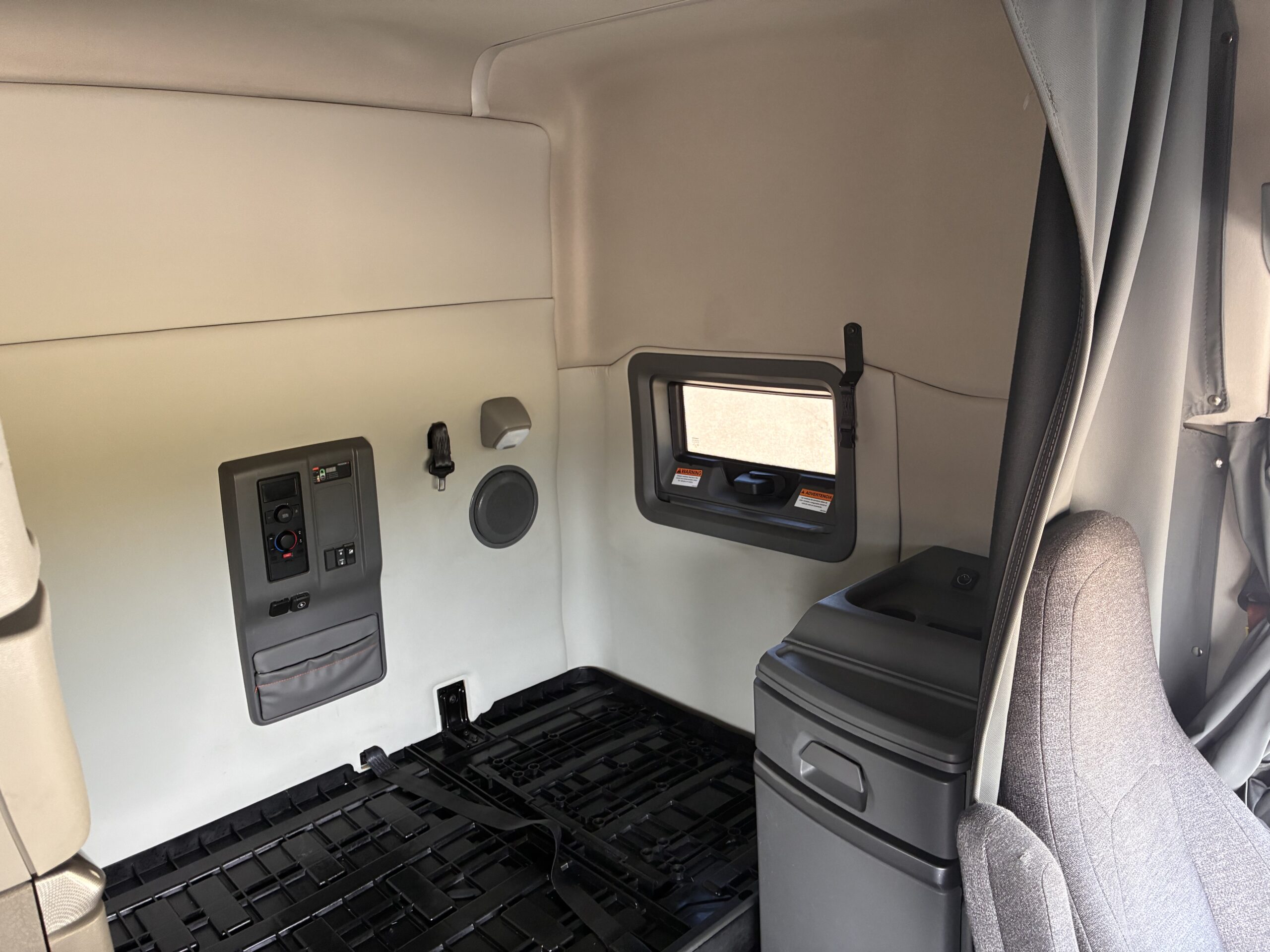 2022 VOLVO VNL64T740 WS11181 - Image 14