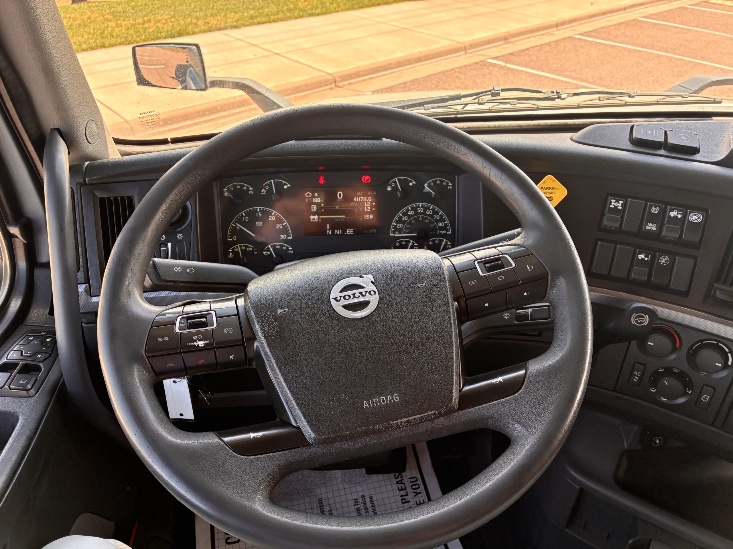 2022 VOLVO VNL64T740 WS11181 - Image 16