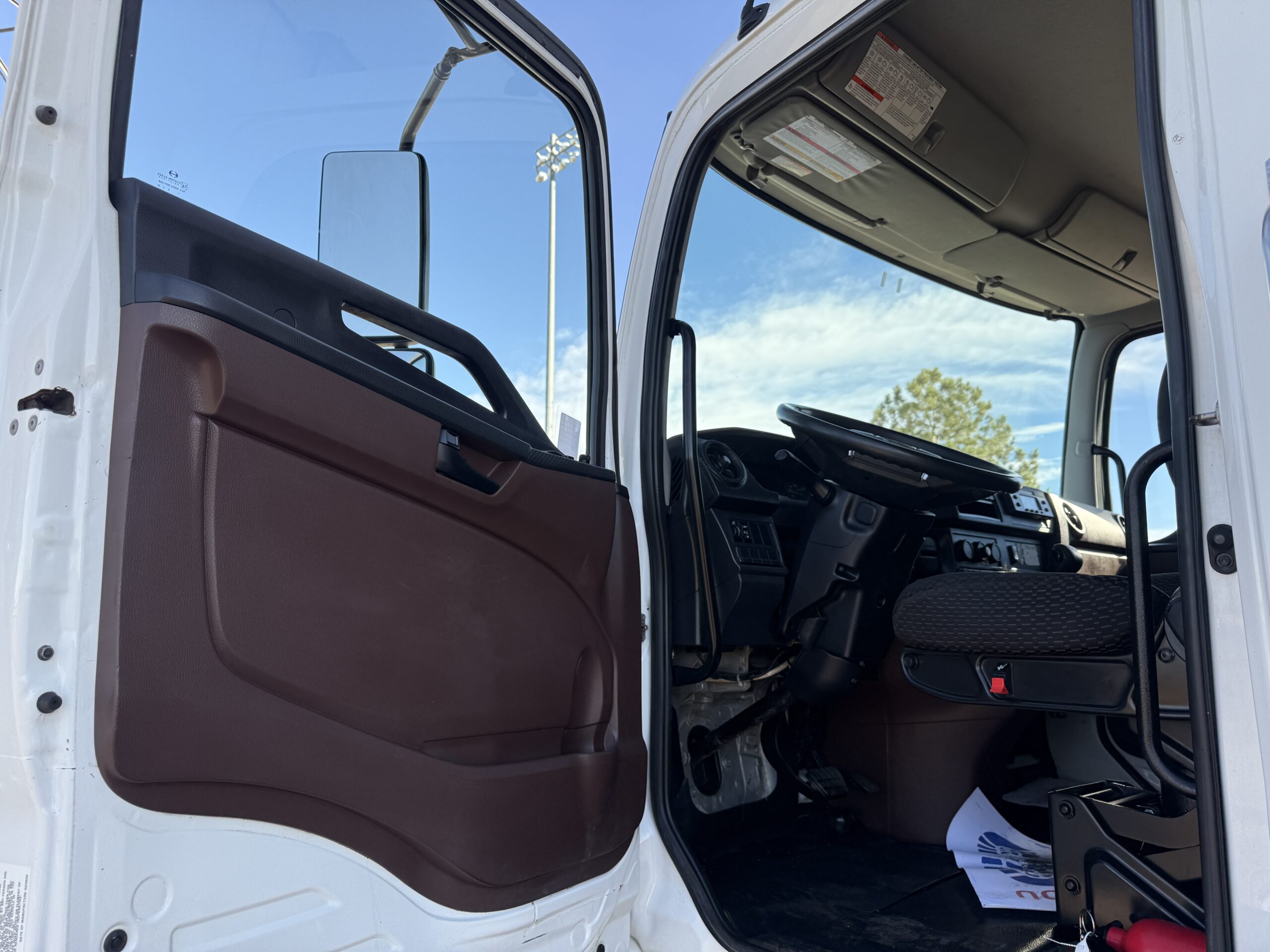 2021 HINO L6 OK10577 - Image 15