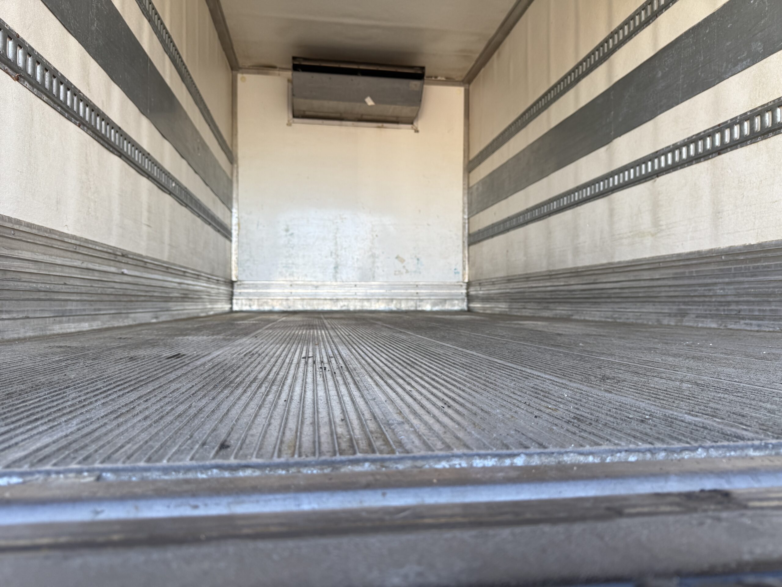 2021 HINO L6 OK10577 - Image 21