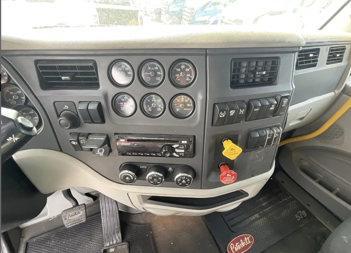 2020 PETERBILT 579 CO11412 - Image 12