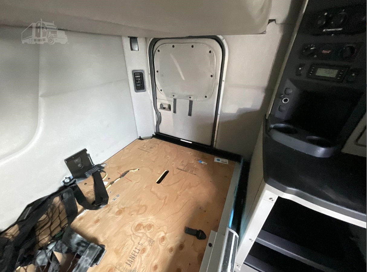 2020 PETERBILT 579 CO11412 - Image 16