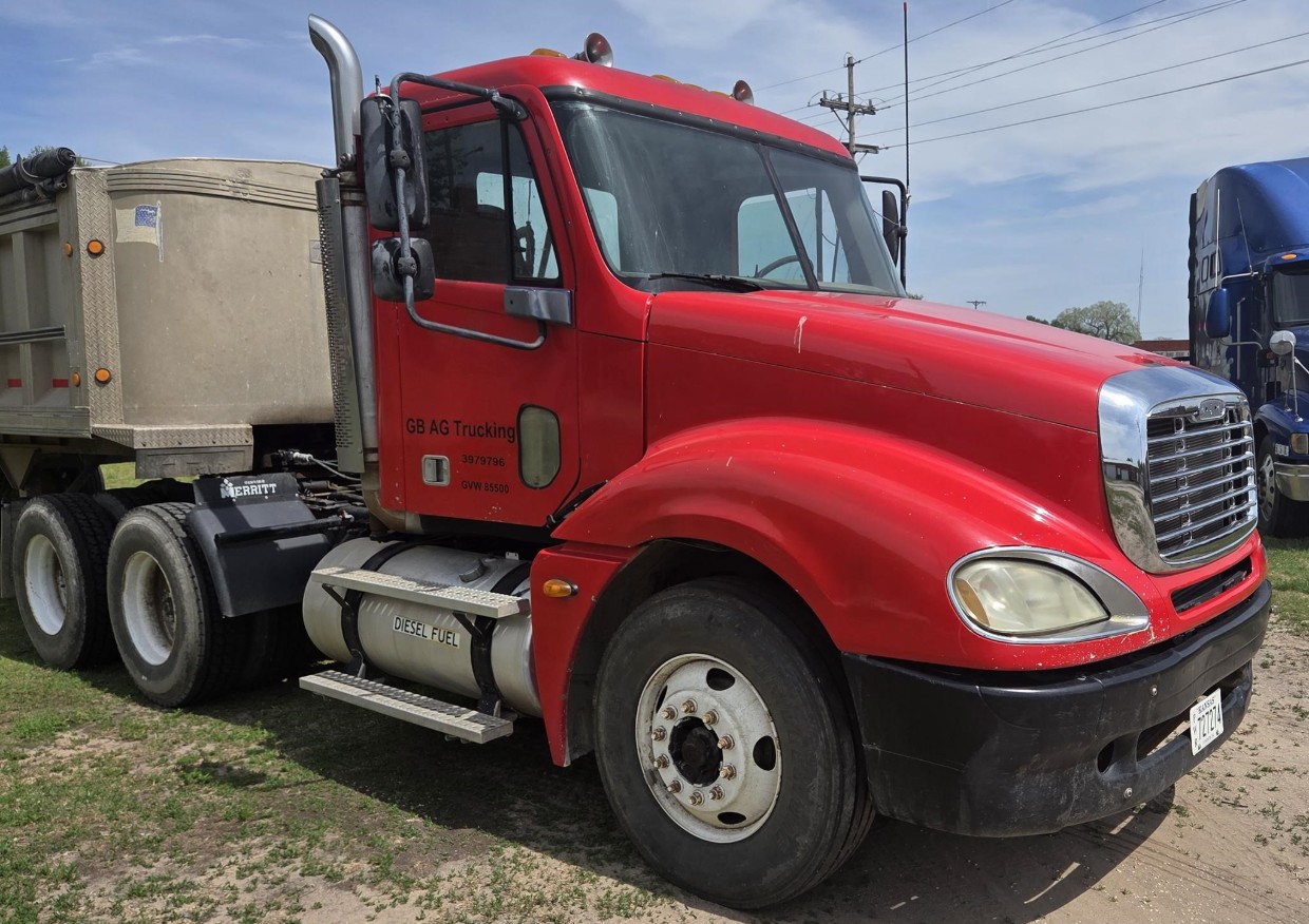 2005 FREIGHTLINER COLUMBIA 112 V15607